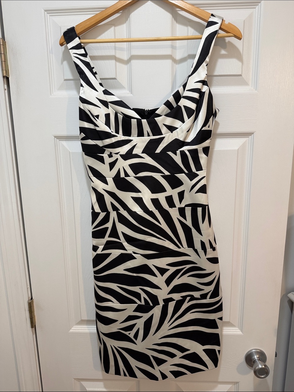 London Times Black and White Abstract Leaf Mini Dress